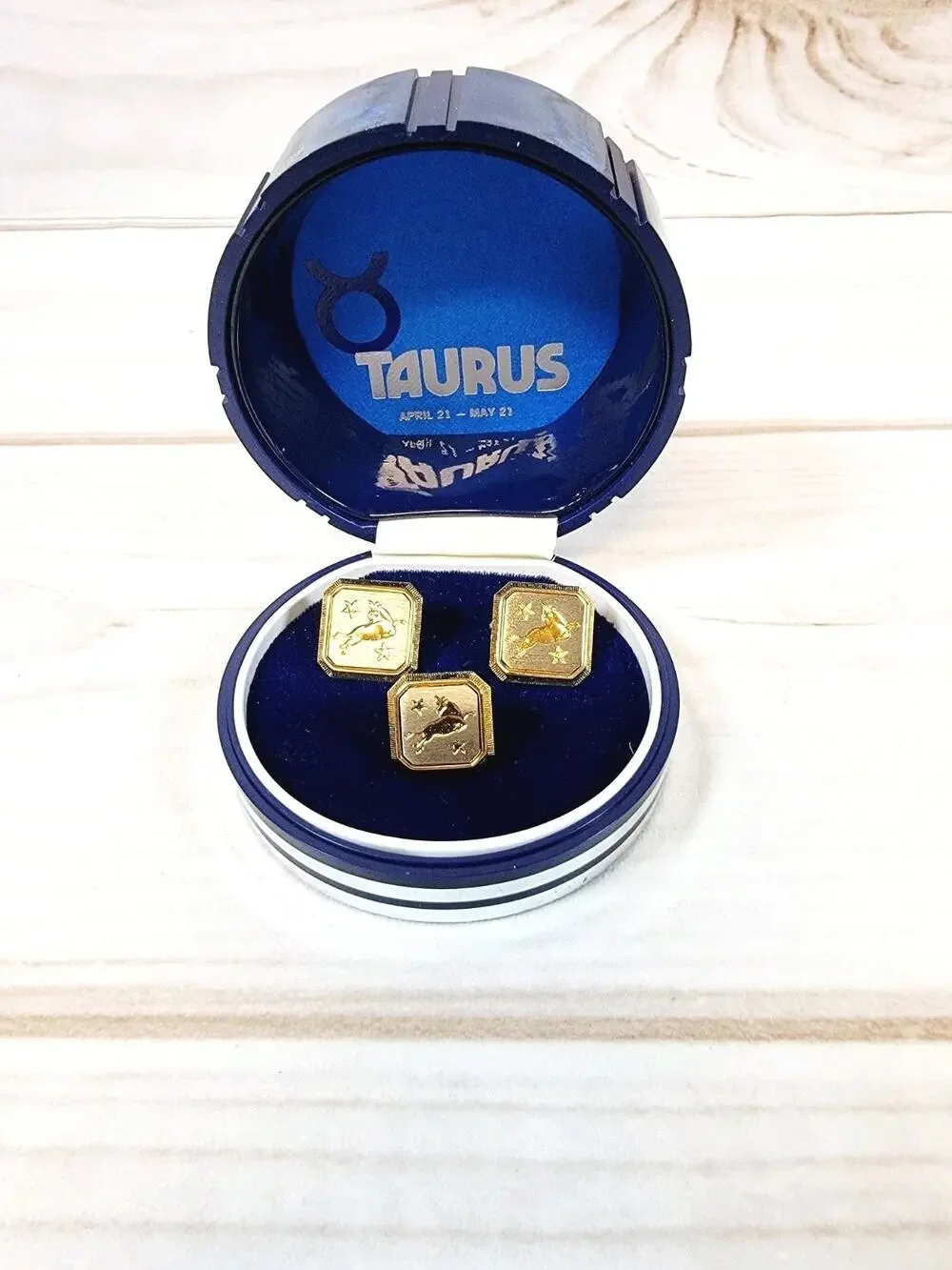 Taurus Cufflinks & Tie Tac Gold Toned With Case New Old Stock